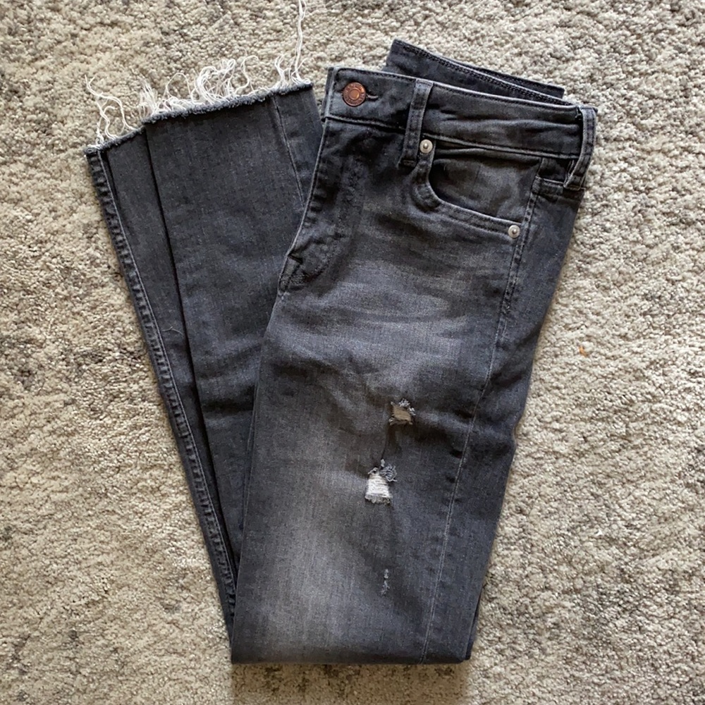 🌶 H&M Grey Distressed Straight Jeans 26